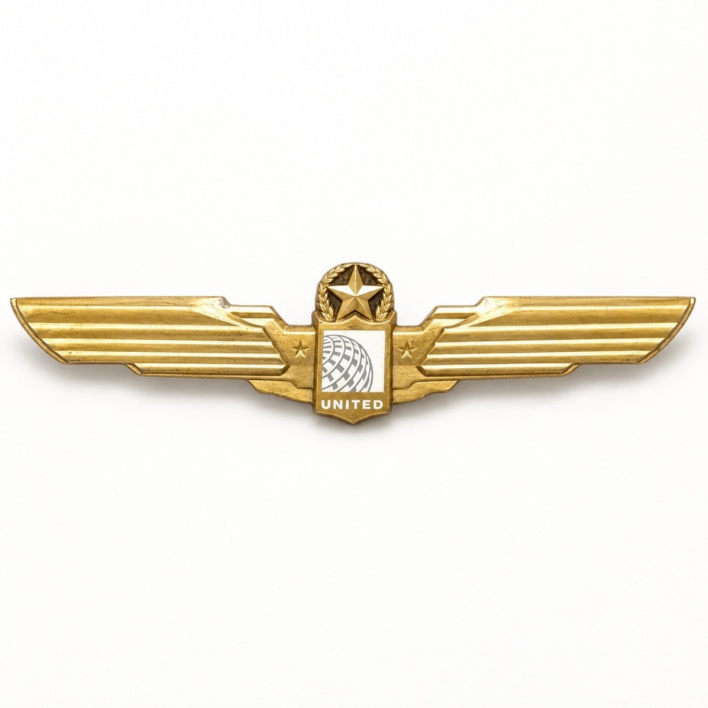 United Airlines Pilot Wing Pin Gold Tone Aviation Uniform Badge Insignia